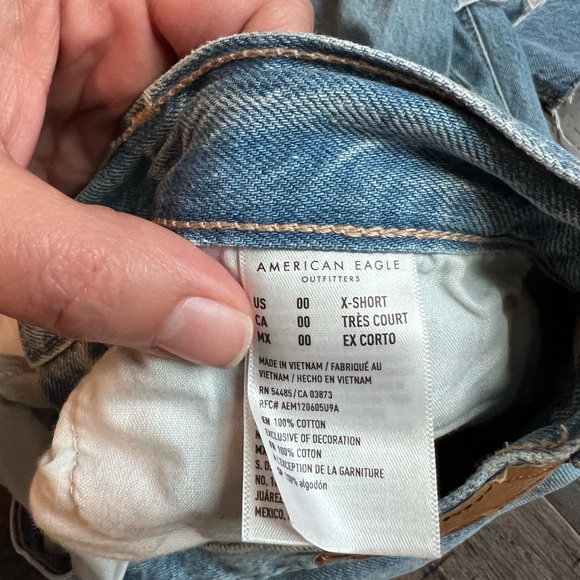 American Eagle Light Denim High Waist Destroyed Mom Jean Size 00 Xtra Short - Picture 10 of 14